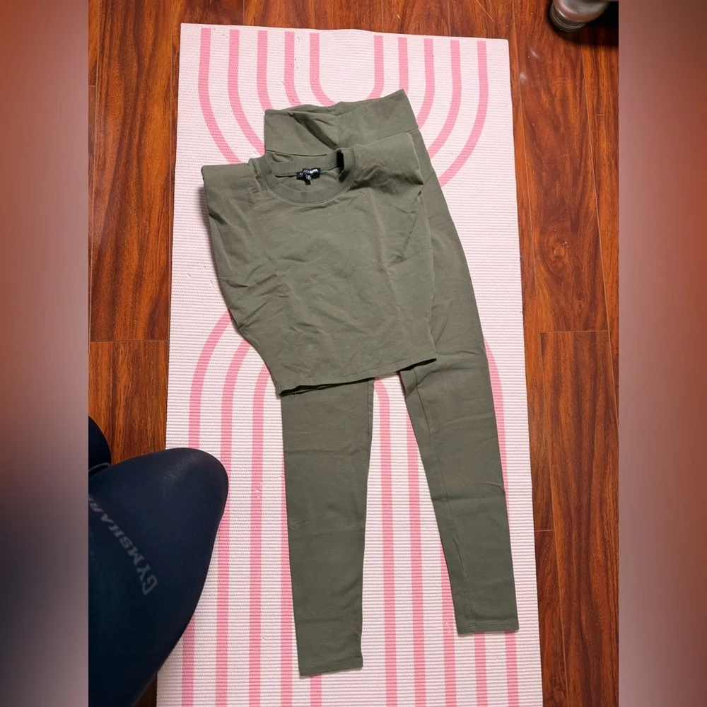 Olive Green shoulder pad  Top and Leggings Set - Picture 6 of 8